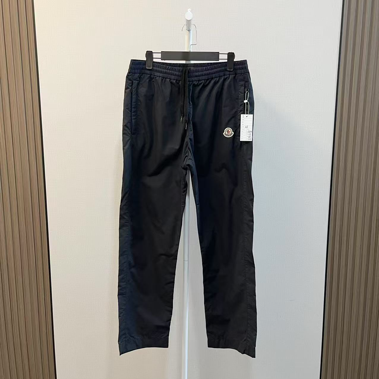 99新 MONCLER /蒙口/黑蓝经典大字母Logo印花休闲长裤/尺码48