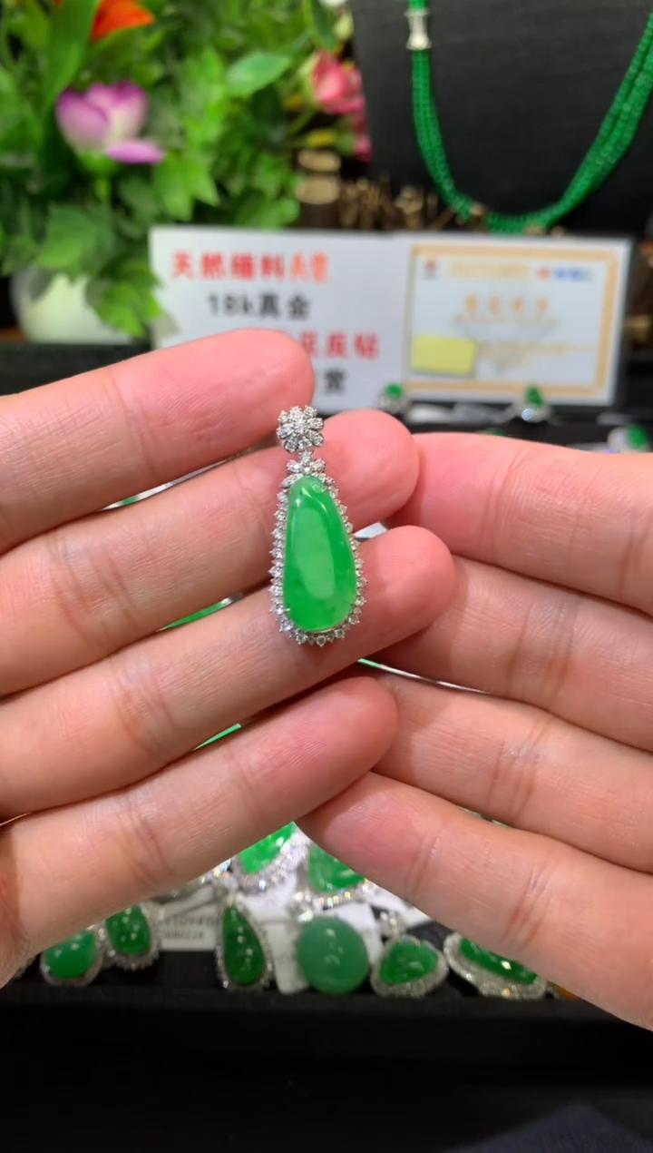 【闪购商品】翡翠吊坠(不含链)18K金镶嵌福瓜