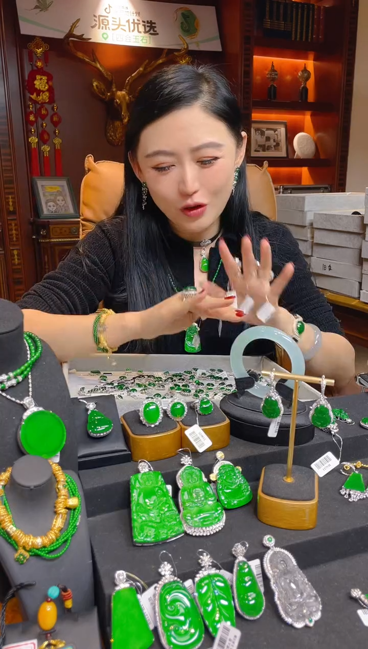 【闪购商品】翡翠耳坠18K金镶嵌119277天然A货翡翠豆子耳坠