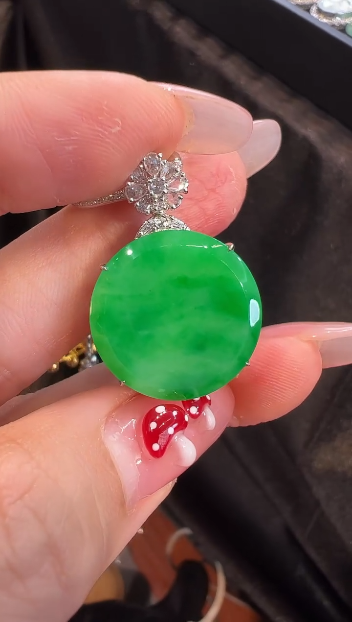 【闪购商品】翡翠颈饰18K金镶嵌吊坠