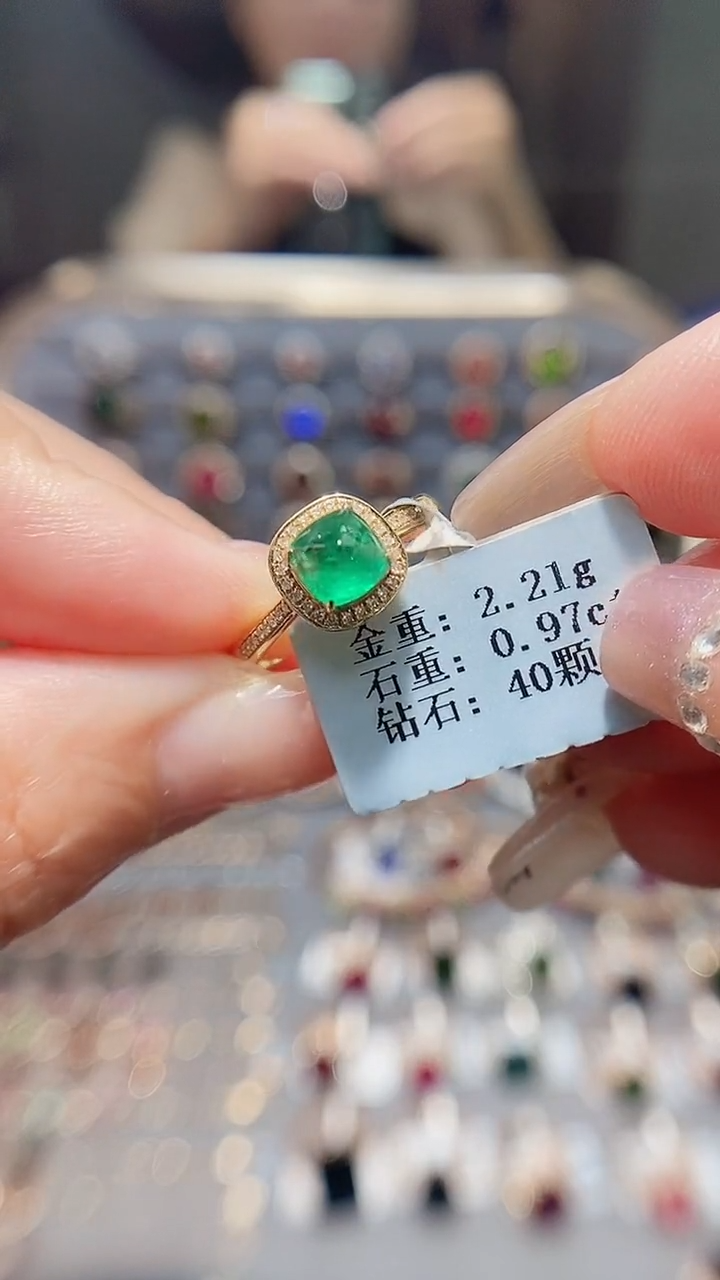 18K金镶嵌戒指祖母绿0.97