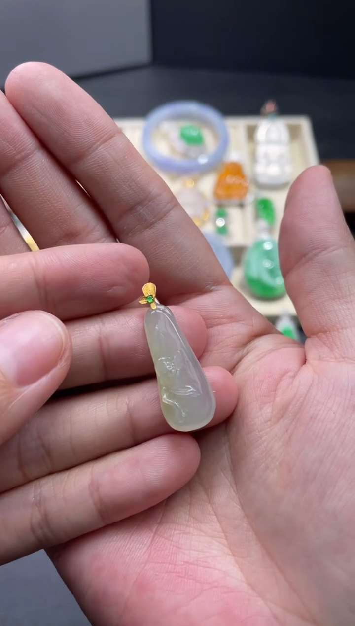 【闪购商品】翡翠颈饰18K金镶嵌7........