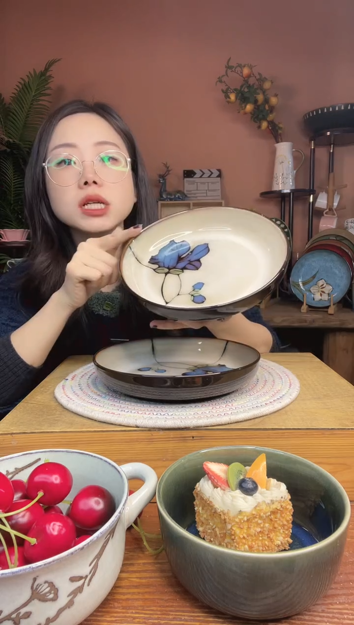 陶瓷8英寸手绘玉兰花深盘 2件 微瑕疵