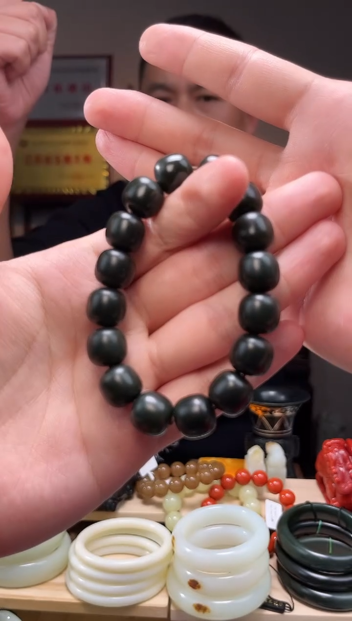 颈饰未镶嵌和田玉手串