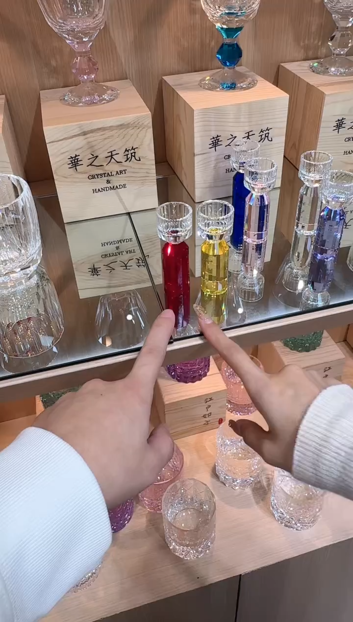 1只红色+1只黄色小酒杯  共2只  粉丝回馈