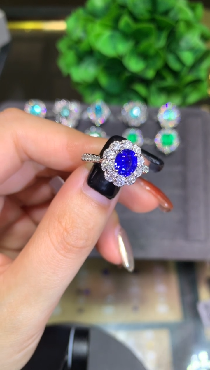 戒指蓝宝石18K金镶嵌1.22ct
