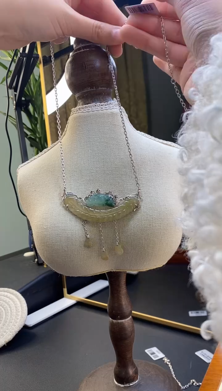 颈饰银S925镶嵌翡翠125329