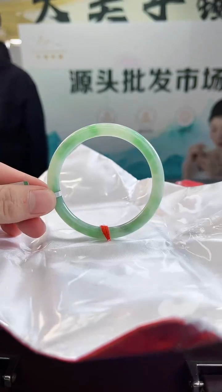 【闪购商品】翡翠手镯未镶嵌手镯