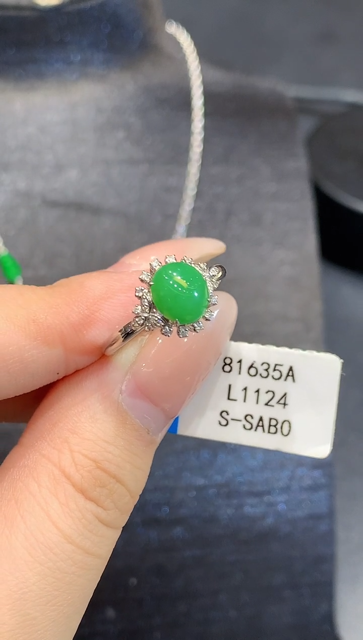 18K金镶嵌戒指翡翠L多样性发其一