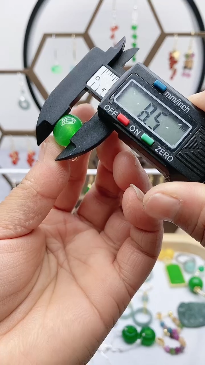 未镶嵌石英质玉（天山翠）耳饰50大