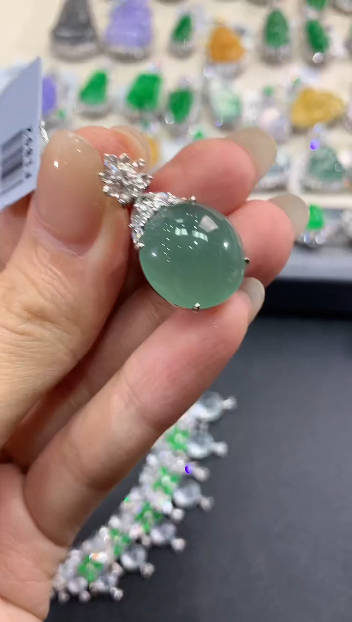 【闪购商品】翡翠吊坠(不含链)18K金镶嵌q158      