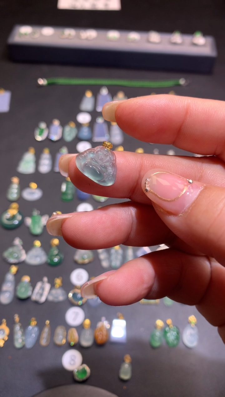 【闪购商品】翡翠吊坠(不含链)18K金镶嵌颜色随机