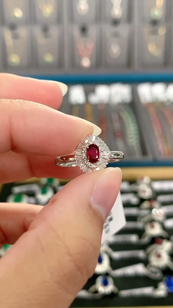 18K金镶嵌戒指红宝石红宝石