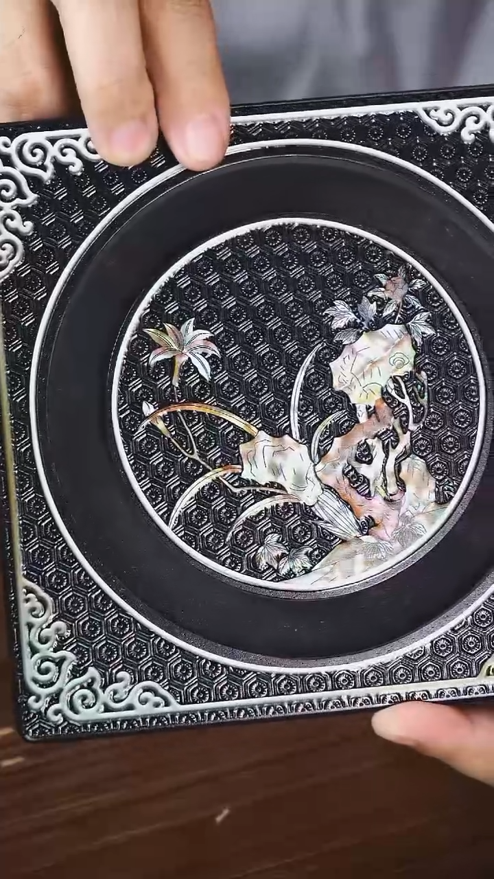 壹藏贰宝龟背螺钿纹壶承