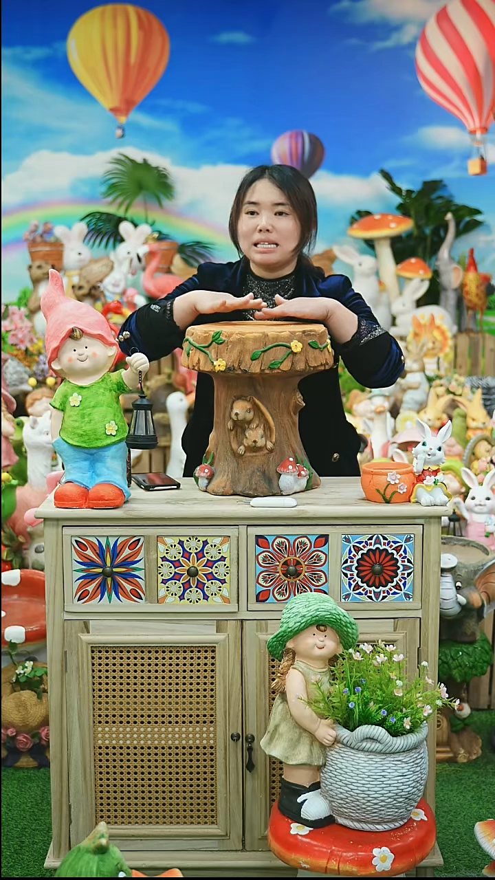 【闪购商品】无铅玻璃松鼠树桩凳子&000&