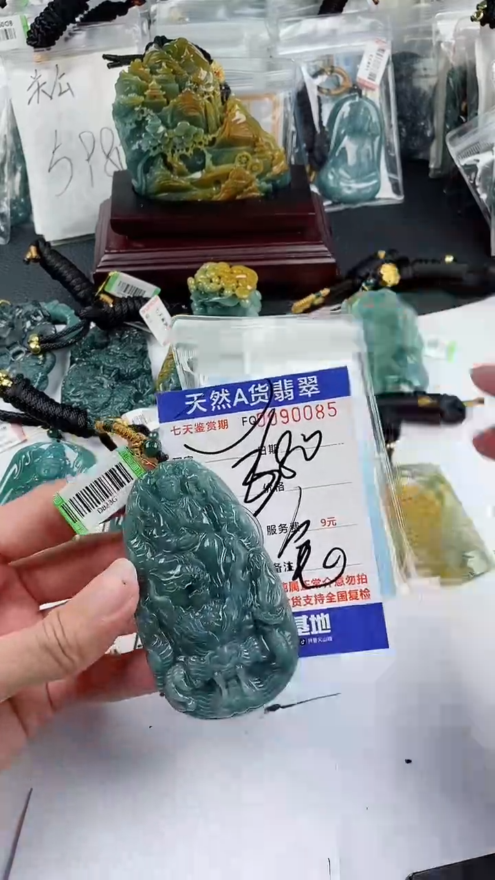 【闪购商品】翡翠颈饰未镶嵌        