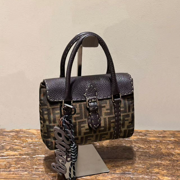 95新 FENDI/芬迪 老花翻盖波士顿