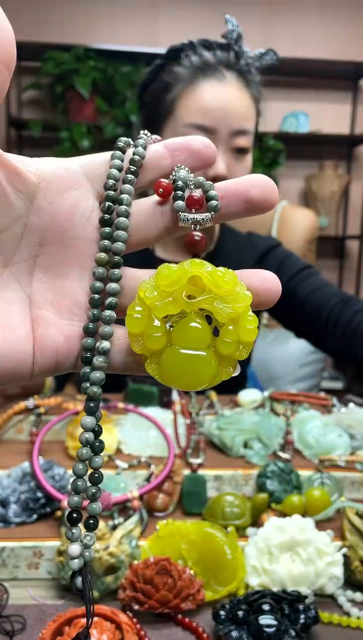 未镶嵌岫玉吊坠多样性发货发其中之一