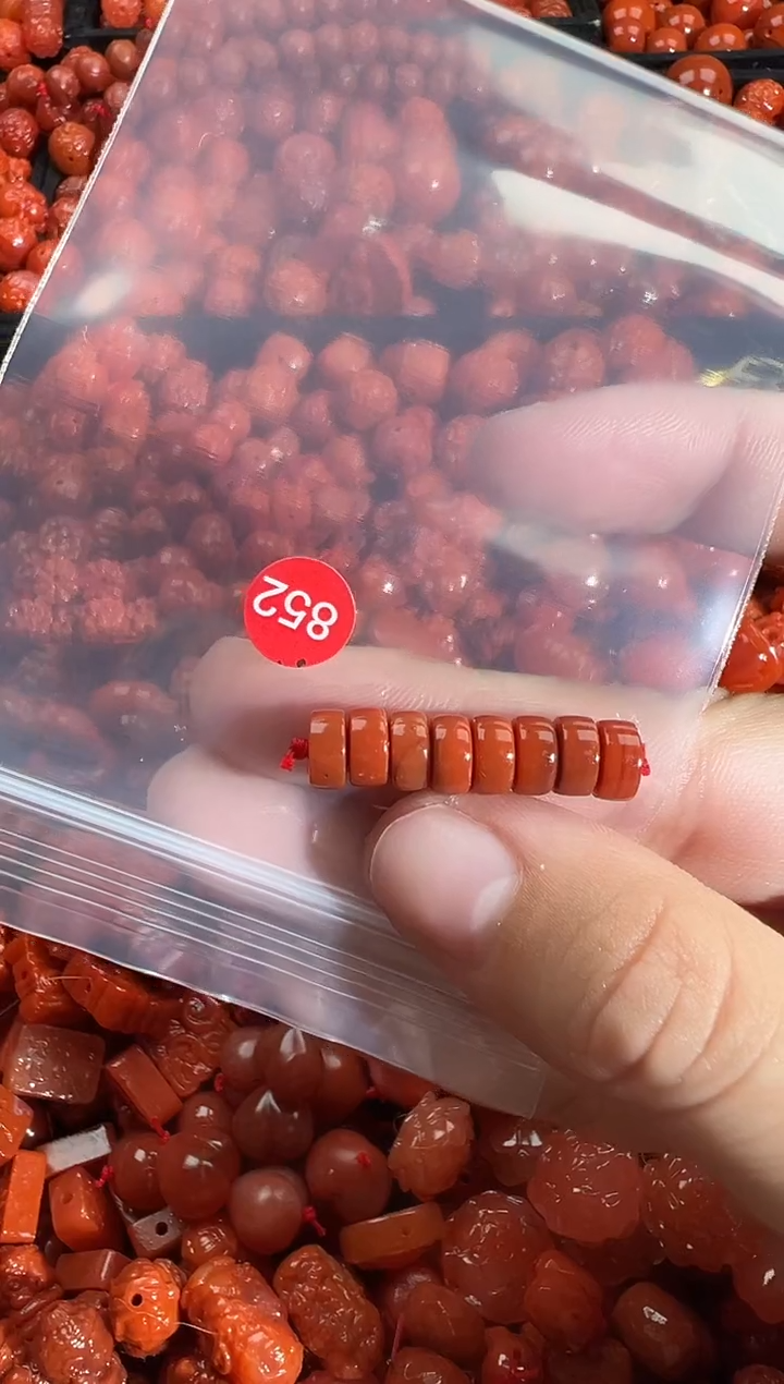 颈饰未镶嵌南红玛瑙1