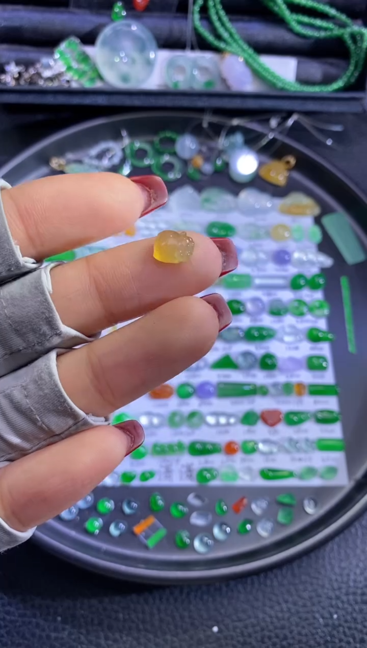 未镶嵌挂件翡翠猪