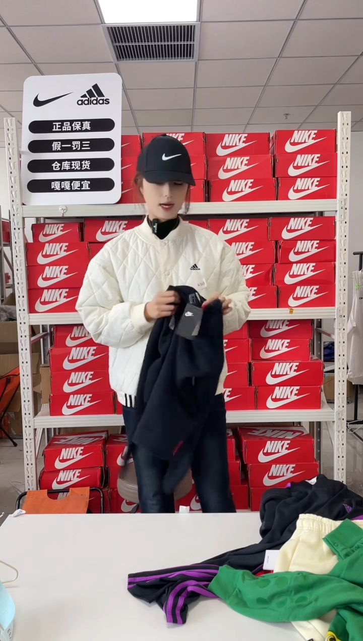 编码651 闪购尺码145  Nike/耐克卫衣卫裤以直播间过款为主童装
