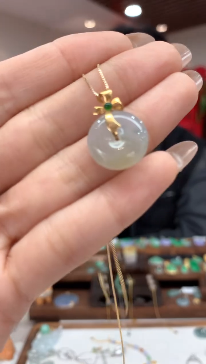 【闪购商品】翡翠吊坠(不含链)18K金镶嵌平安扣
