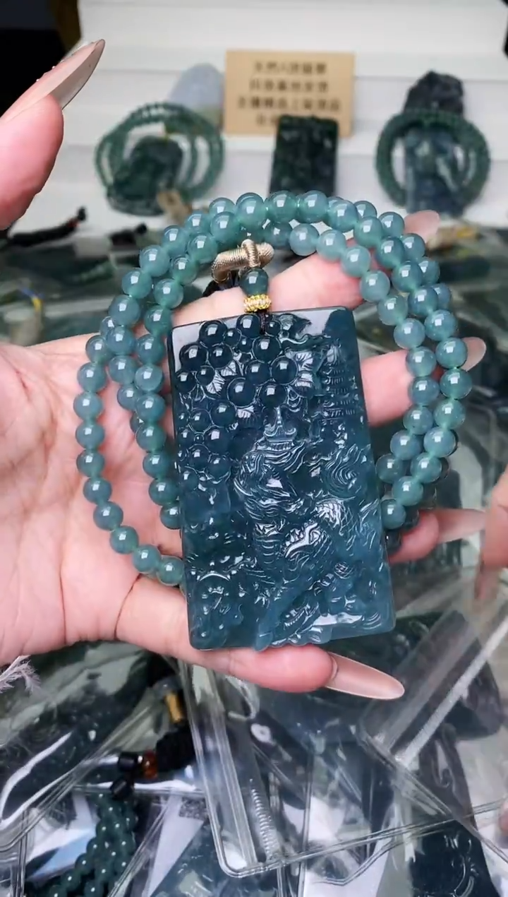 颈饰未镶嵌翡翠 