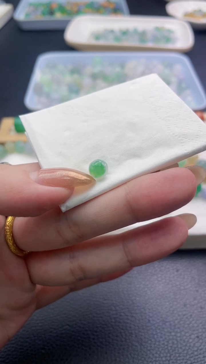 未镶嵌定制翡翠蒙***茄珠子