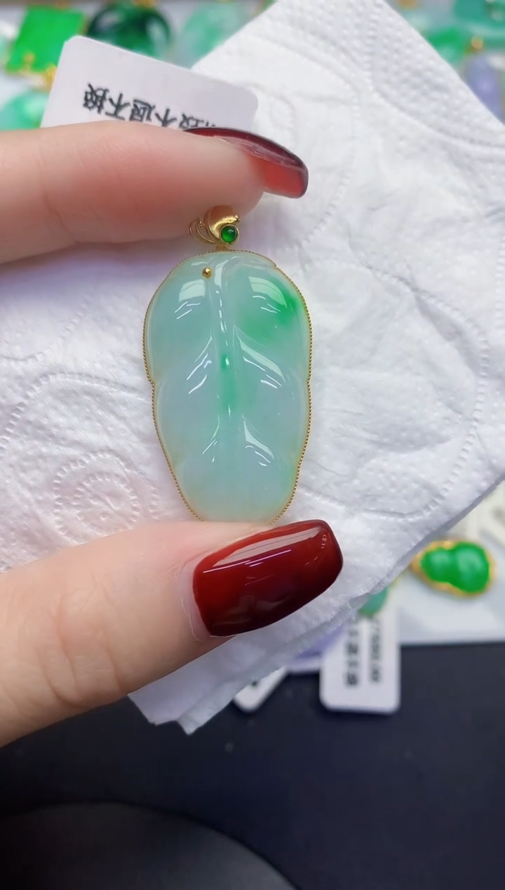 颈饰18K金镶嵌翡翠缅甸天然翡翠a货