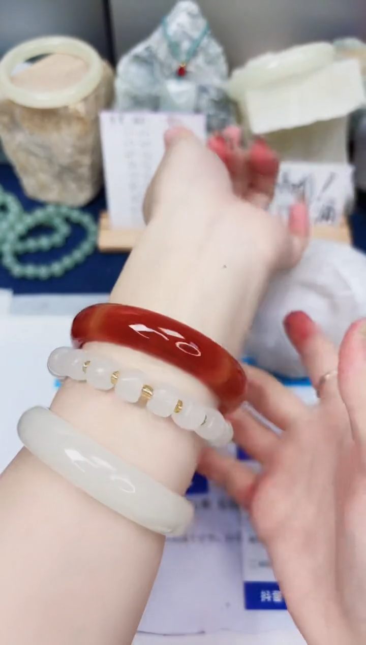 【闪购商品】石英质玉手镯未镶嵌435-玛瑙-圈口59