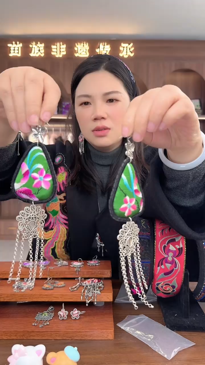 【闪购商品】织绣扶光苗绣传承101