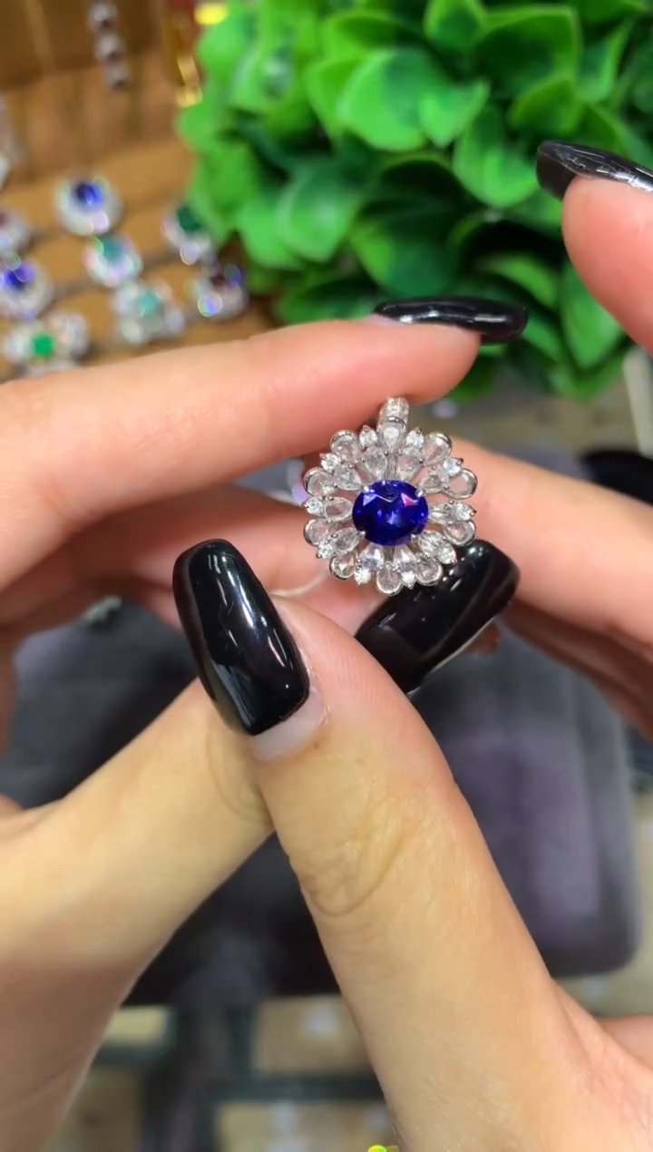 戒指蓝宝石18K金镶嵌1.11CT