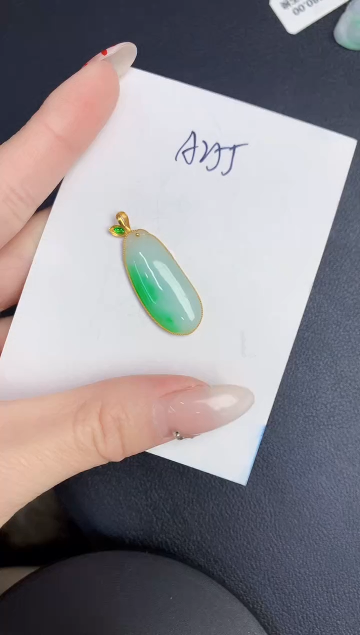 【闪购商品】翡翠颈饰18K金镶嵌0000000000