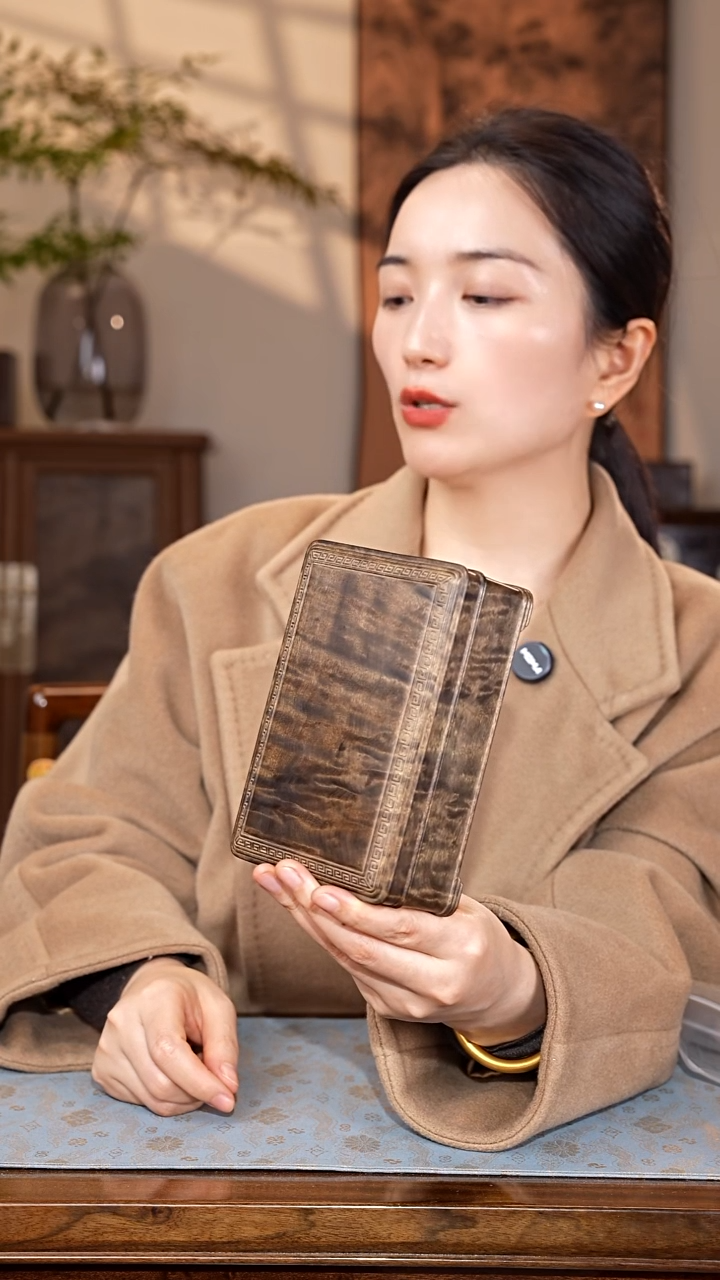 乌木类家具金丝楠阴沉木 满纹手捧盒