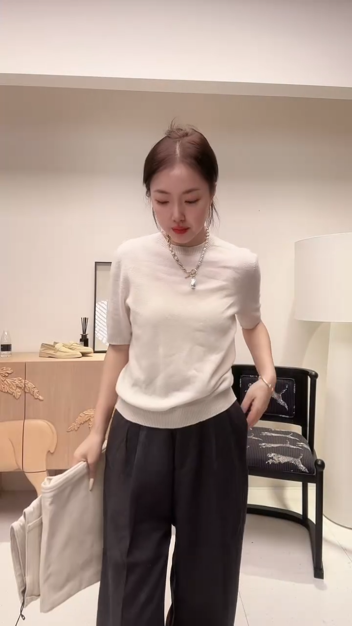 杏色螺纹领羊毛打底半袖