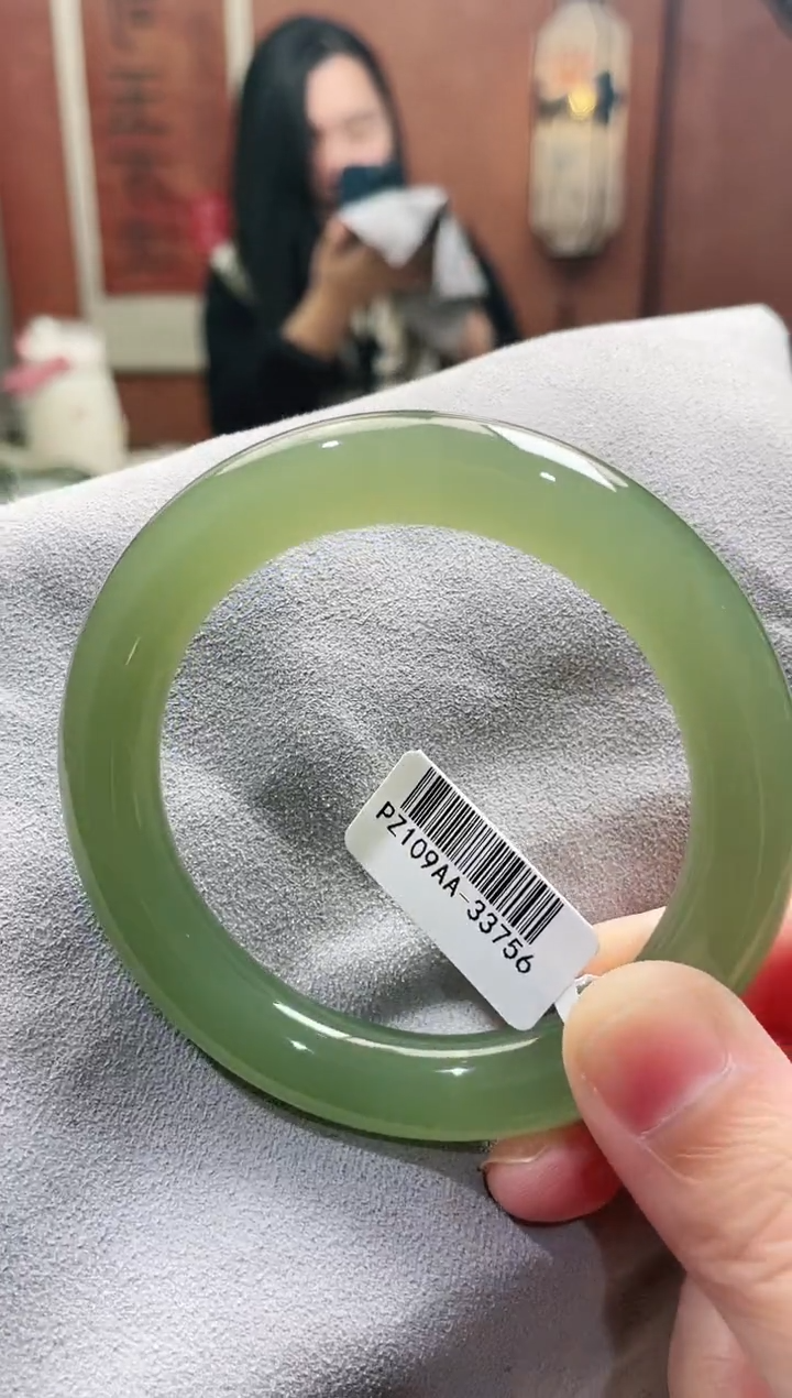 【闪购商品】和田玉手镯未镶嵌56