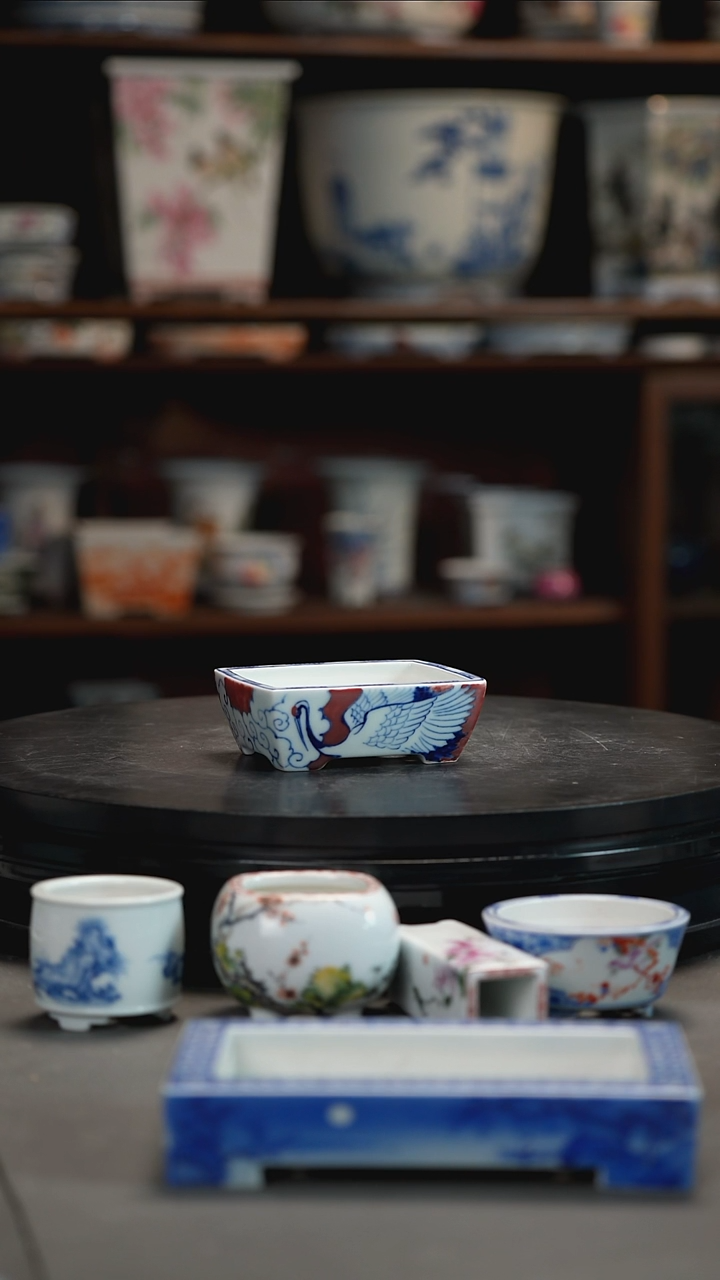 釉下五彩手绘盆徽****成釉下五彩手绘盆