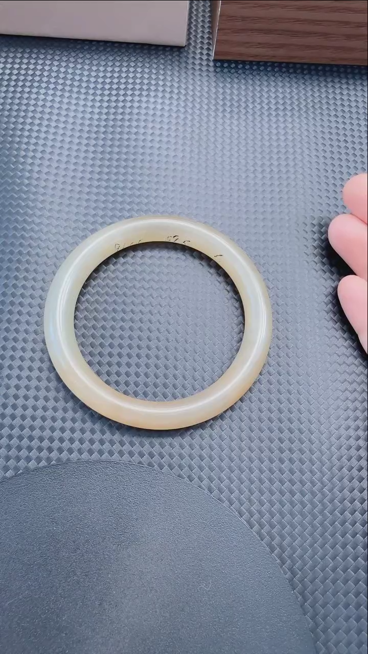 【闪购商品】和田玉手镯未镶嵌304圈口59.5