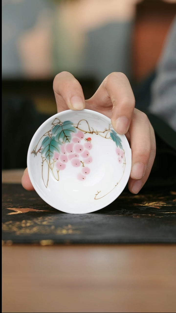 12-47手工手绘葡萄普洱杯