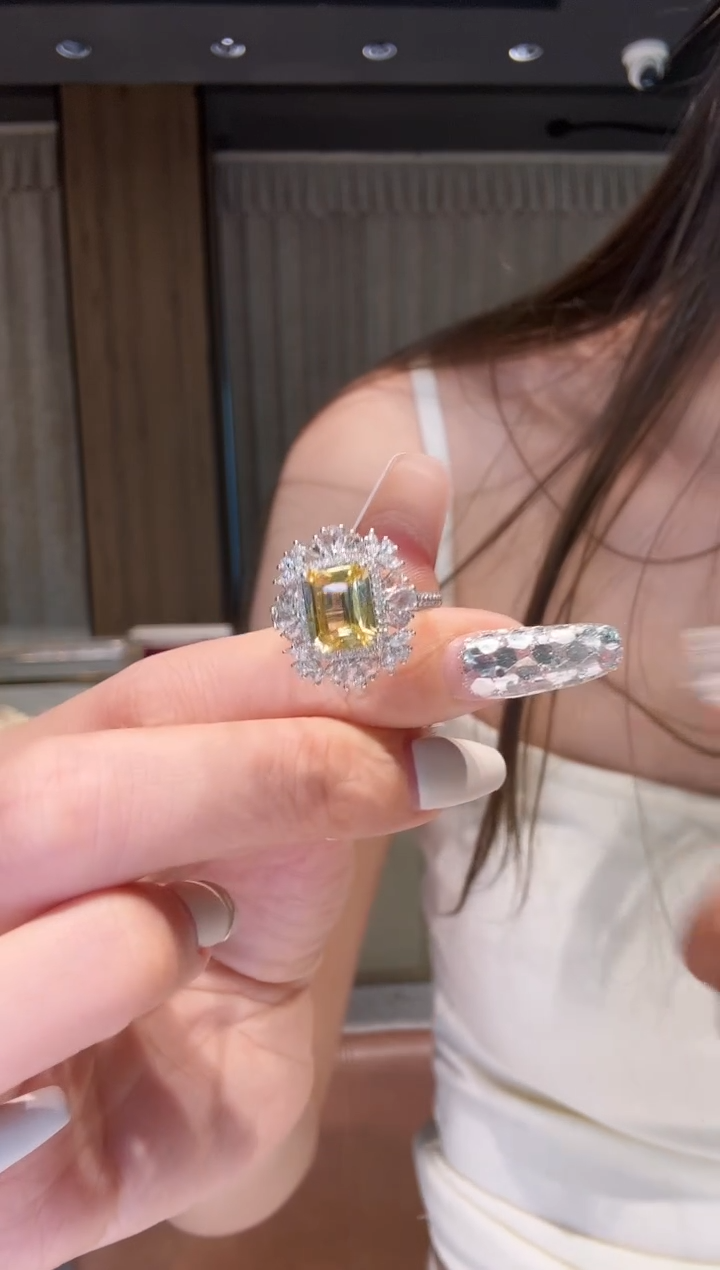 戒指蓝宝石18K金镶嵌CE0370