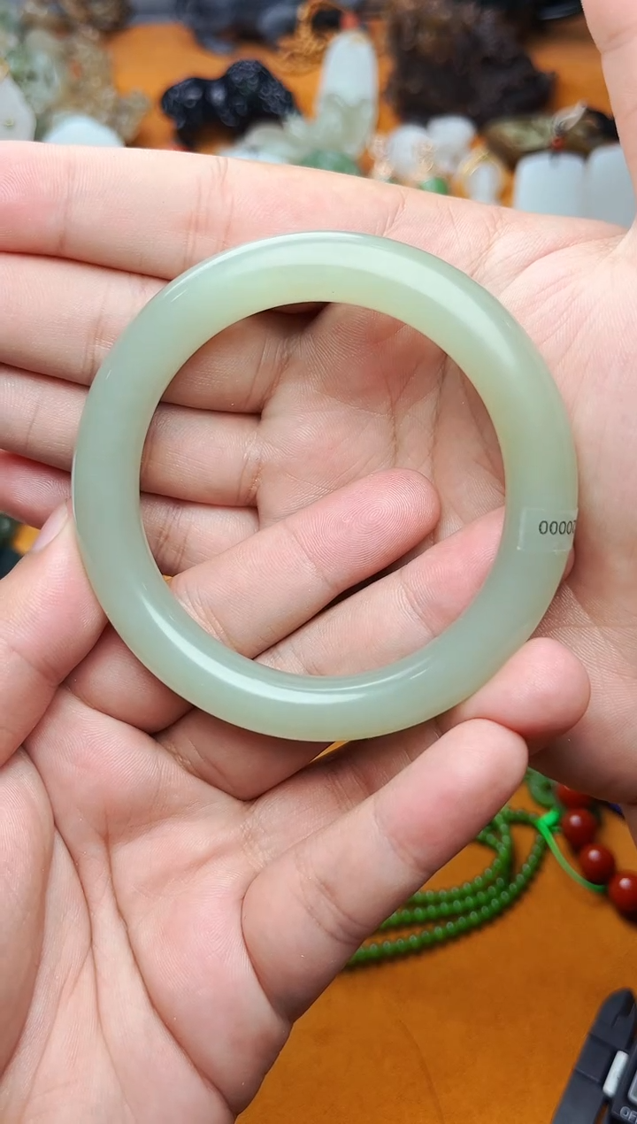 【闪购商品】和田玉手镯未镶嵌57.8圈口