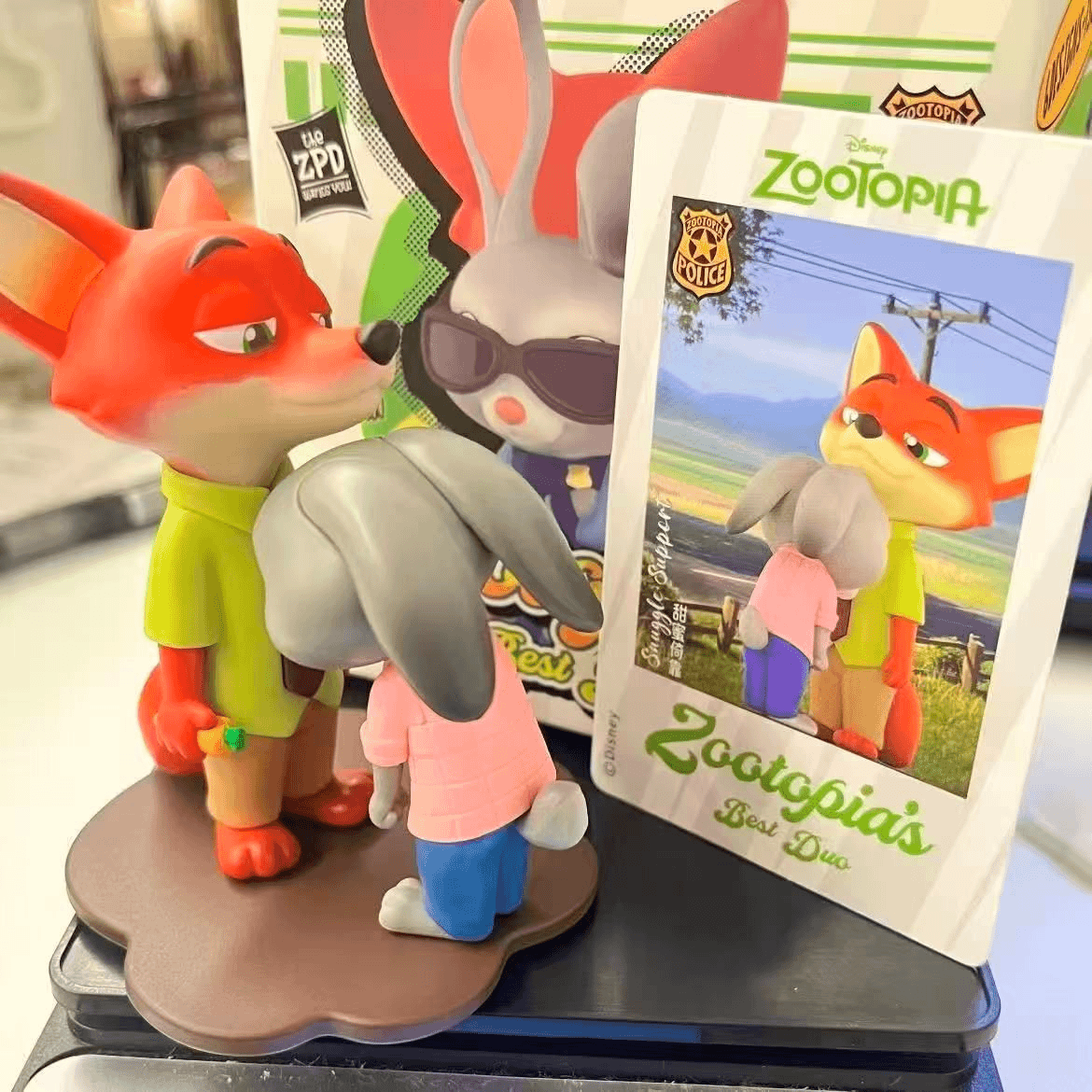 疯狂动物城2周边甜蜜依靠尼克狐尼克朱迪抱抱公仔盲盒摆件纪念品