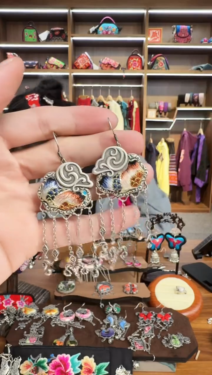 【闪购商品】织绣141蒙阿苏苗绣传承