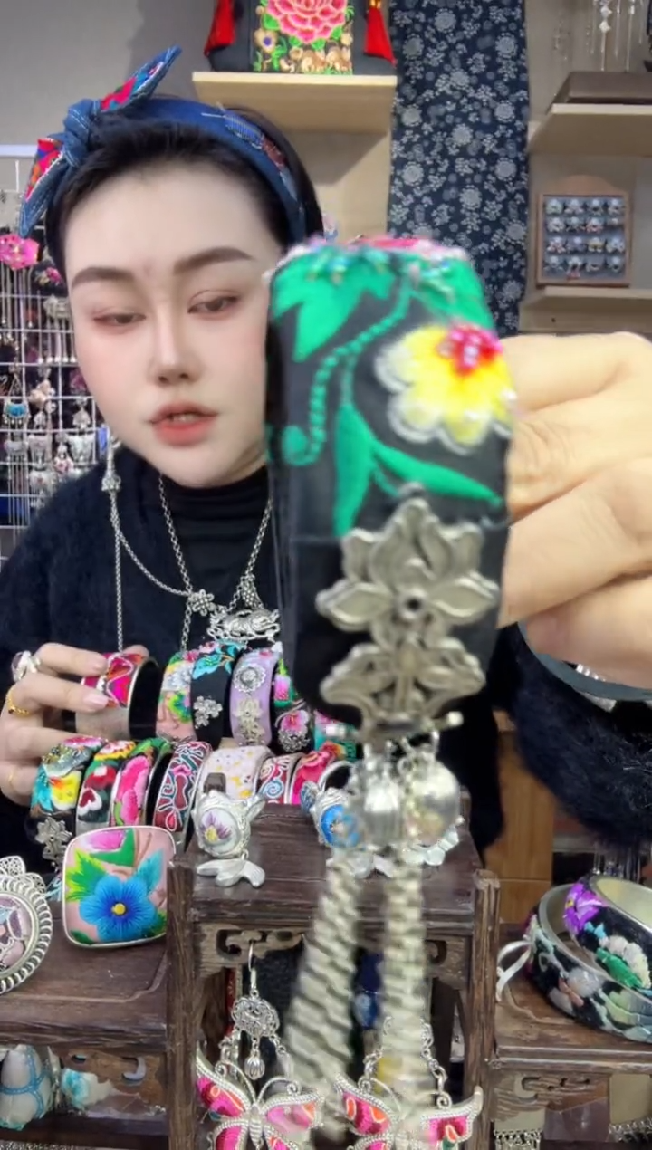 【闪购商品】刺绣纯手工苗绣非遗手镯