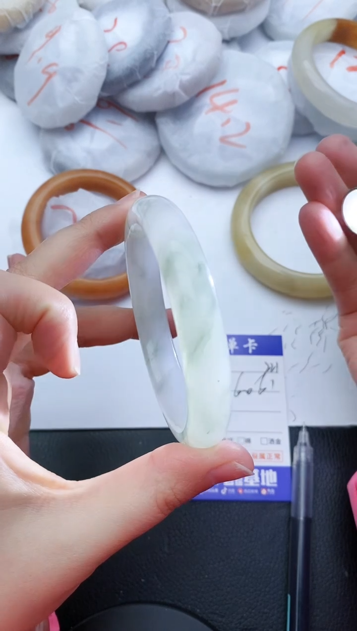 【闪购商品】石英质玉手镯未镶嵌221+60/61