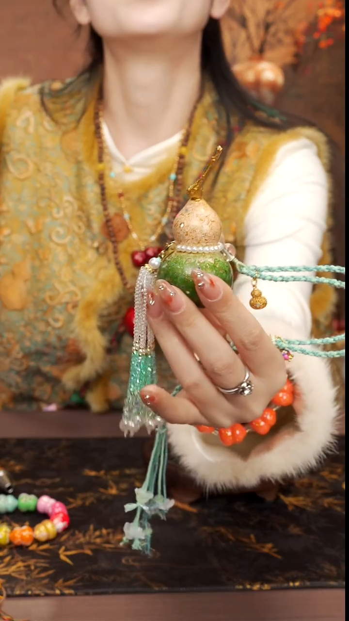 616  --大漆脖挂小葫芦---168