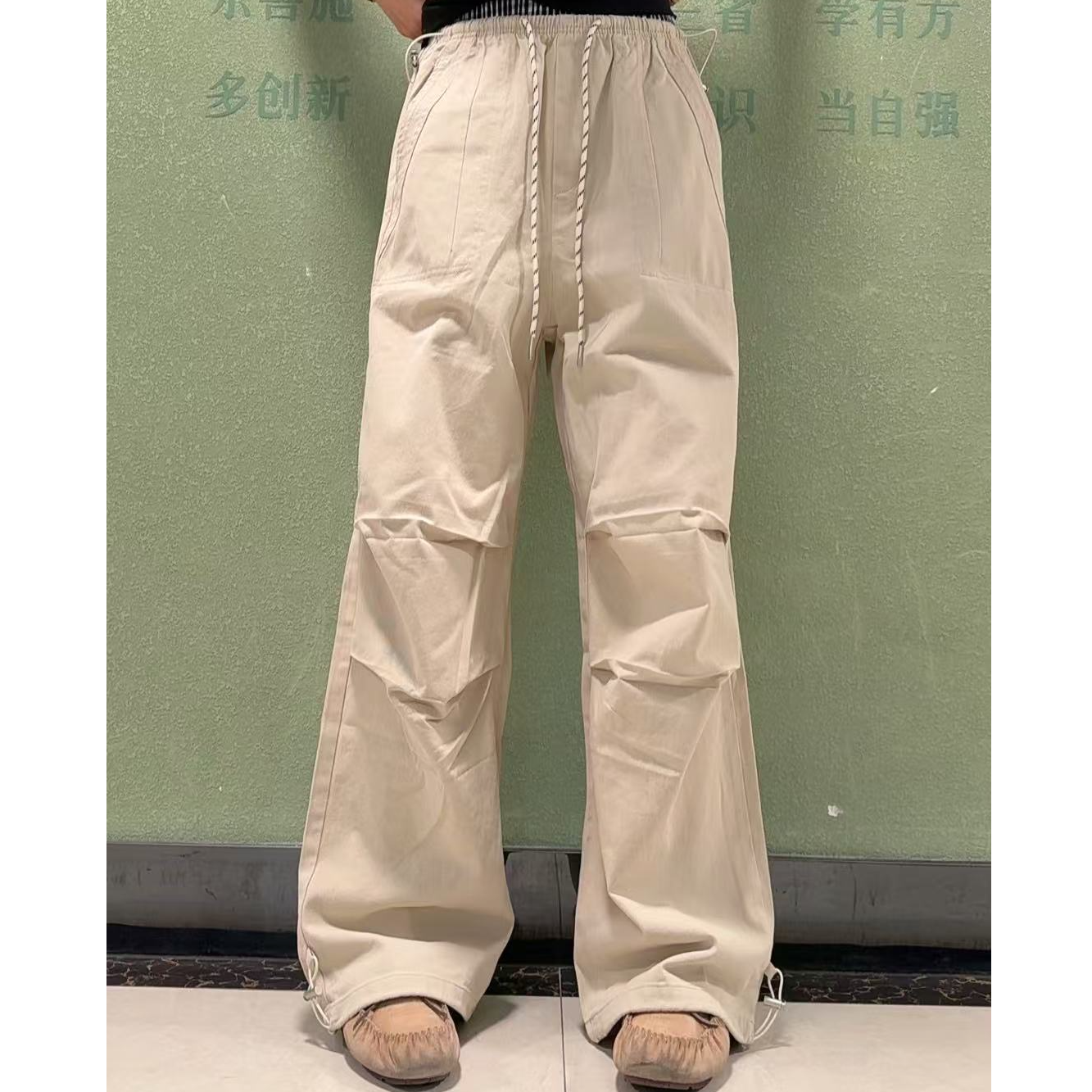 流行款米色爆板工装裤