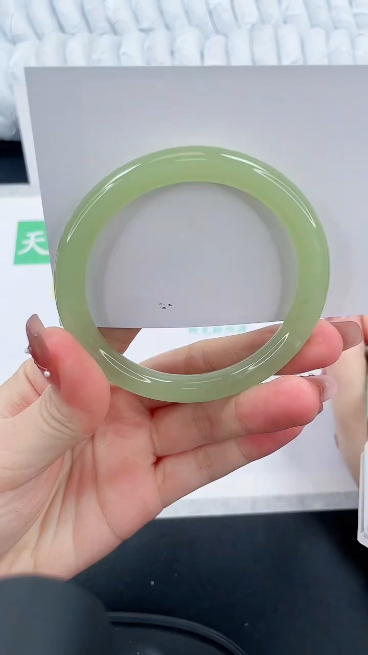 【闪购商品】石英质玉手镯未镶嵌79-57.3