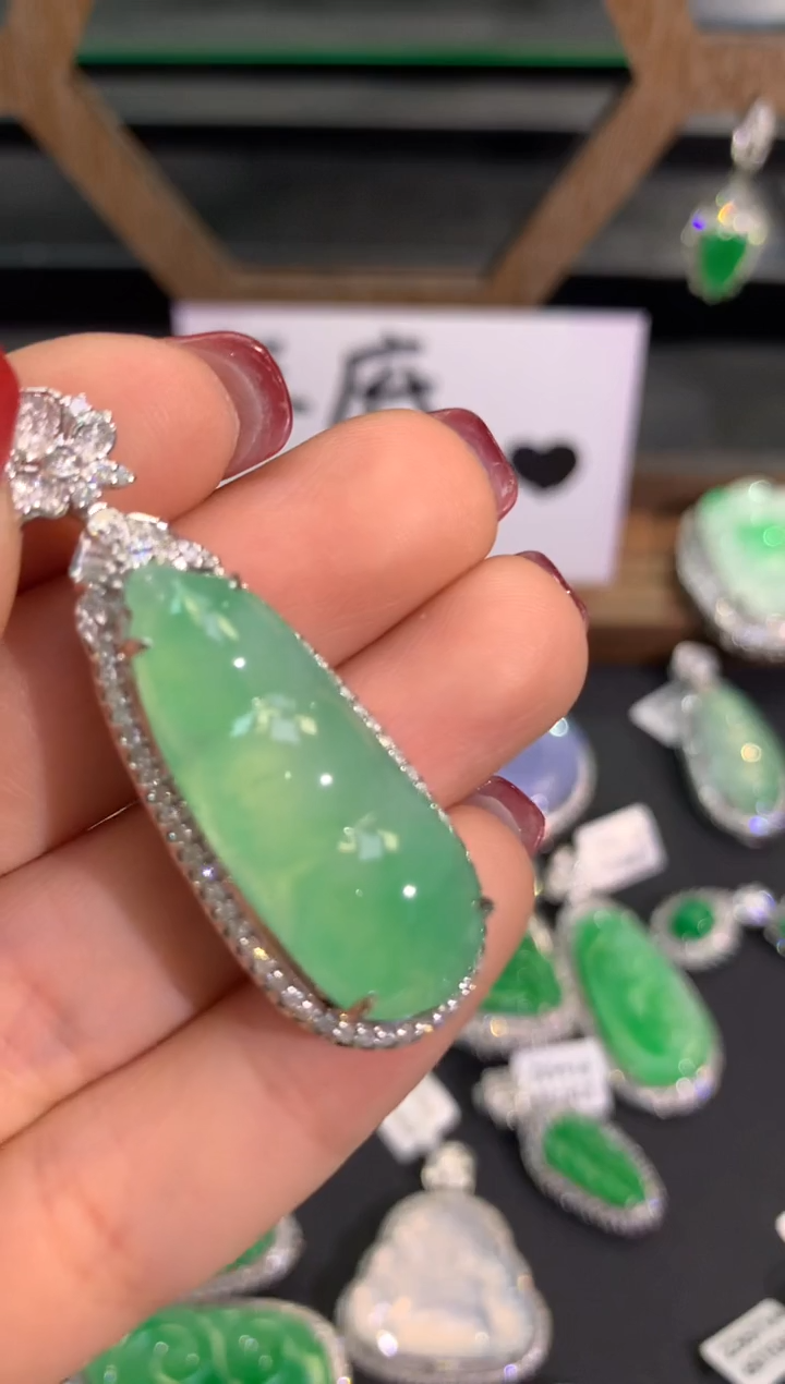 【闪购商品】翡翠吊坠(不含链)18K金镶嵌吊坠