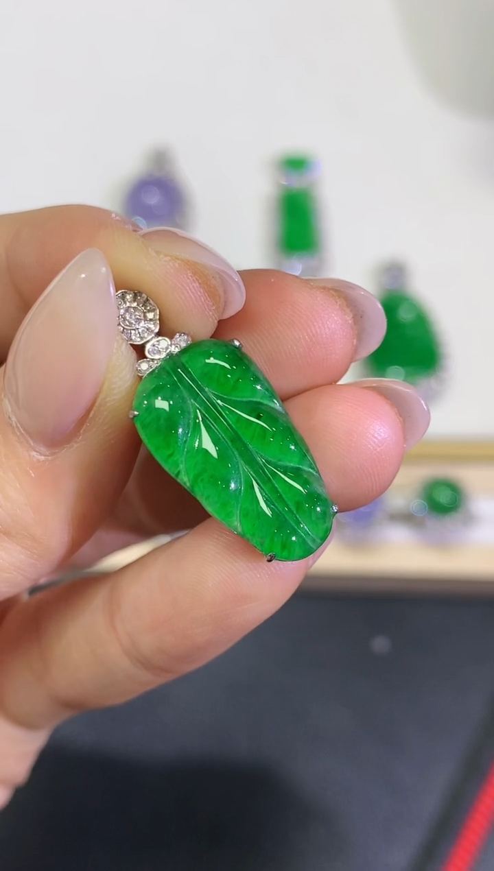 【闪购商品】翡翠颈饰18K金镶嵌团购23